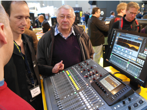 Behringer - digitális keverő 600x400.jpg