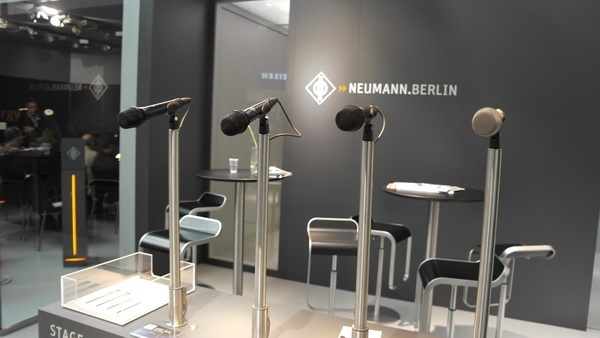 Neumann stage mikrofofok_600.JPG