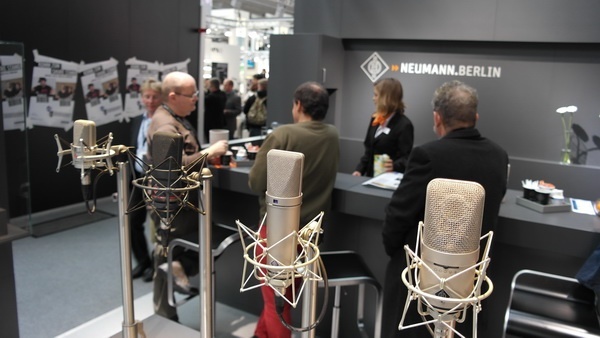 Neumann studiomikek_resize.JPG