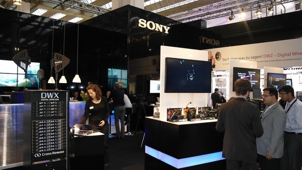 Sony stand_600.JPG