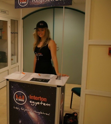 Interton Egyeten_hostess_resize.jpg