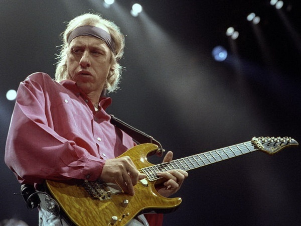 mark-knopfler-corbis-640-80_resize.jpg