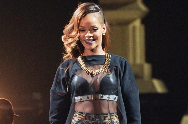 rihanna-diamond-tour-toronto-650-430_600.jpg
