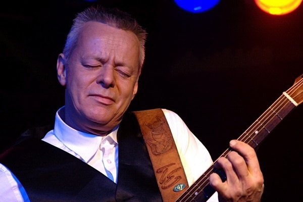 Tommy Emmanuel_600.jpg