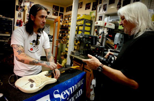 Jimi Hendrix1963 Strat Visits Seymour1.jpg