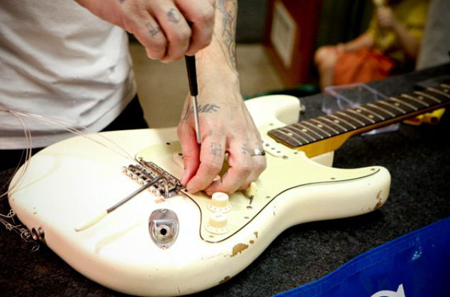 Jimi Hendrix 1963 Strat2.jpg