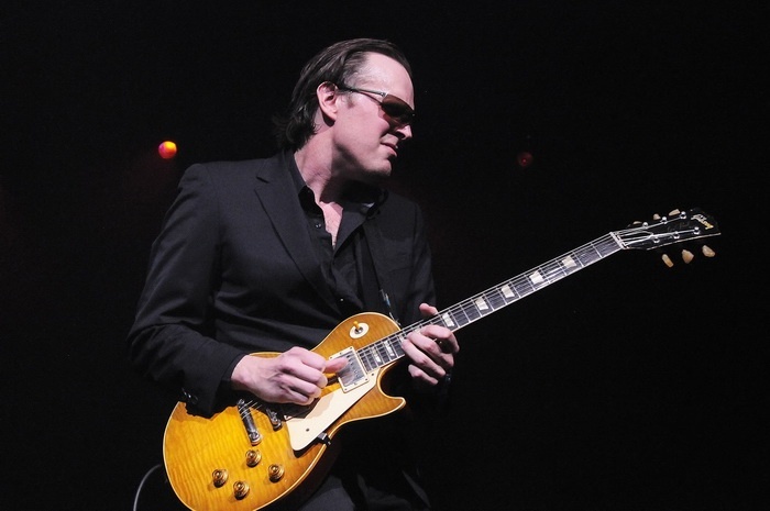 joe-bonamassa_700.jpg