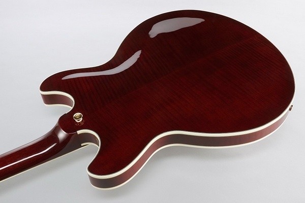 EKM100_WRD_00_01_CU_Body_Back_600.jpg