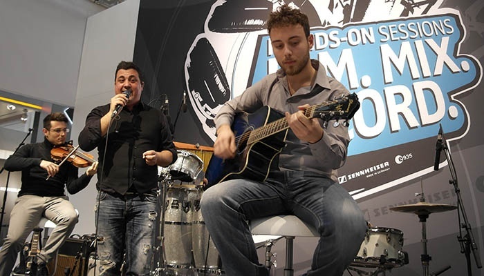 senn demo jo 700x400.jpg