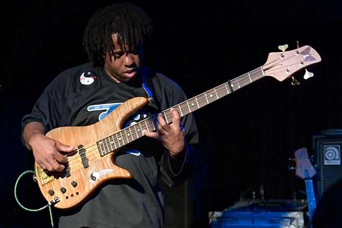 Victor_Wooten_2_700.jpg