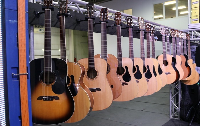 alvarez 700.jpg