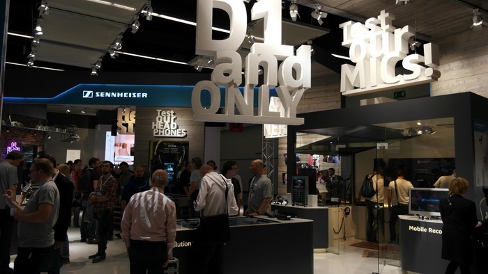 SENNHEISER STAND_700.jpg