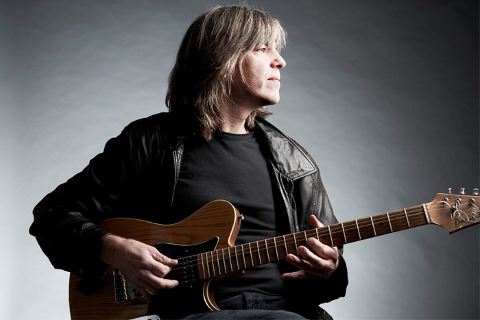 mike-stern_700.jpg