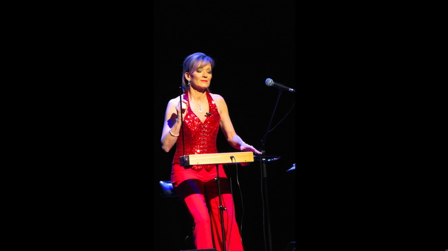 KATICA ILLĂNYI 650x.jpg