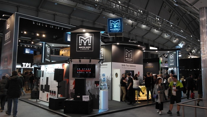 12.Martin Logan stand_700.jpg