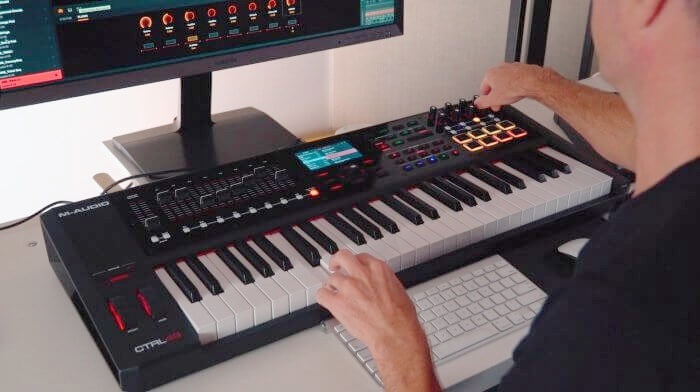 M-Audio-CTRL-49-feat-700_jav.jpg