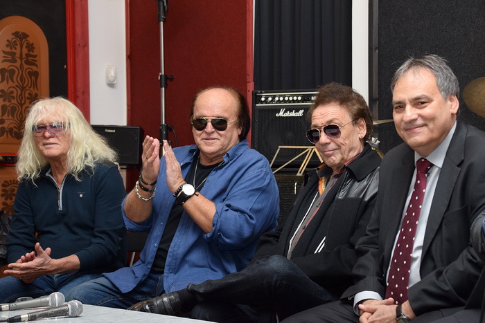 h3260_700x.jpg