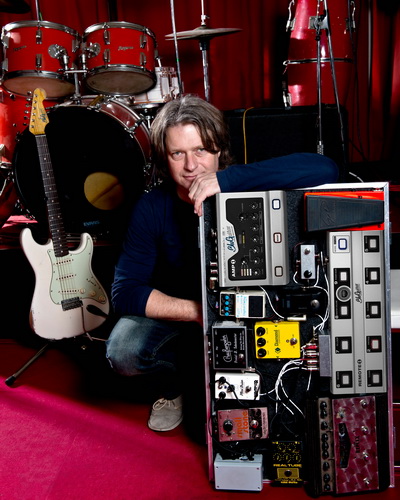 press_bluguitar_2_400x.jpg