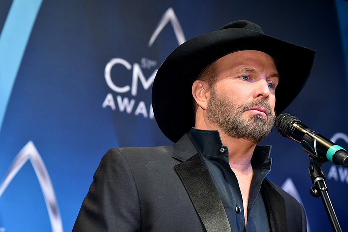 Garth-Brooks-700x.jpg