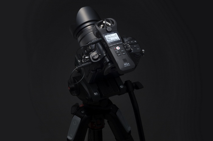 Zoom H1n on DSLR_700x.jpg
