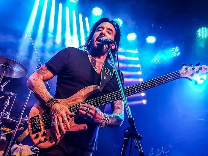 marco_mendoza_press_live_700.jpg