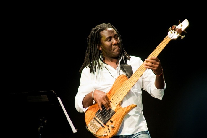 Richard_Bona 700x.jpg
