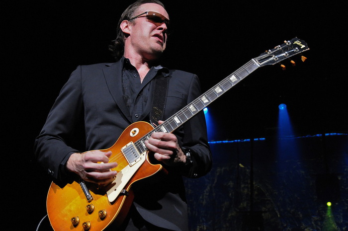 Joe-Bonamassa 700x.jpg