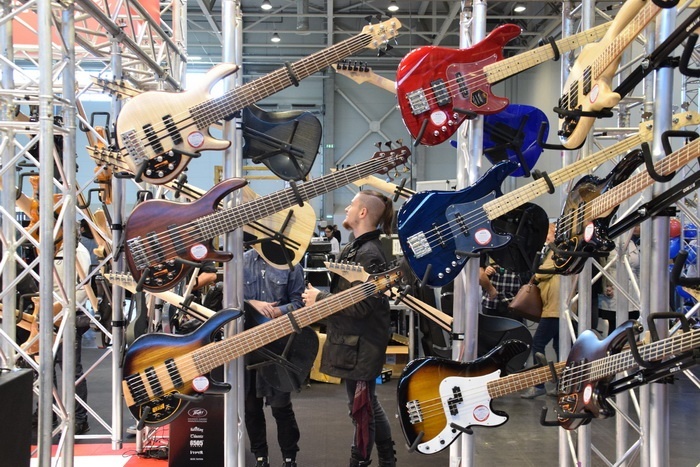 Cort_bpmex0150.jpg_bass_700x.jpg