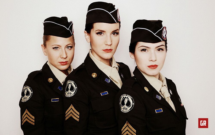 easey babes 700x.jpg