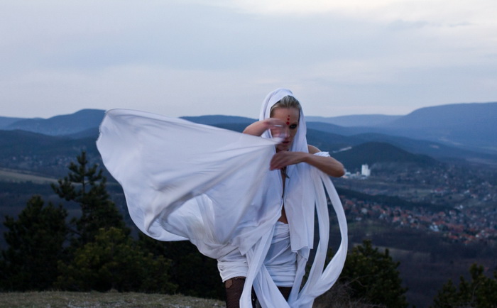 Anna_Almatlan_3_700x.jpg