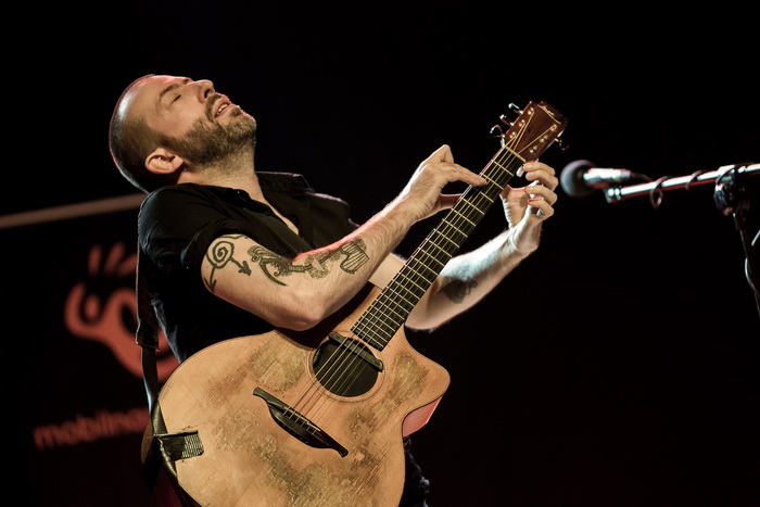 jon-gomm-photo-by-marek-zawrotny-2_700x.jpg