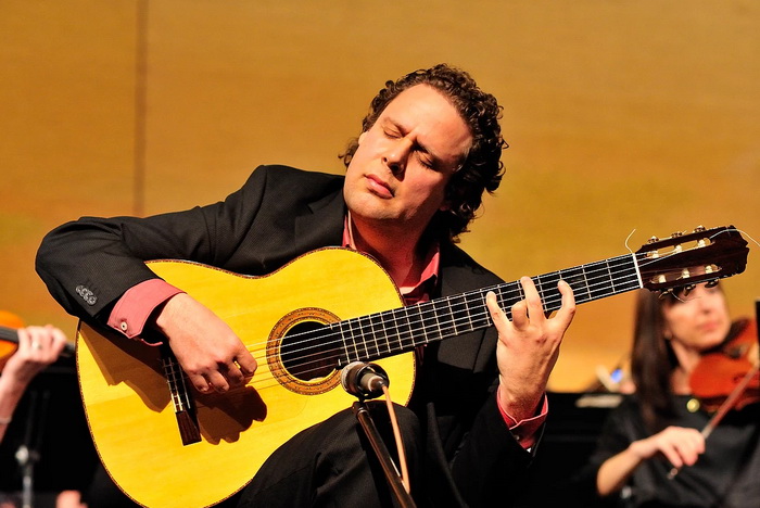 Photos Adam del Monte flamenco 700x.jpg