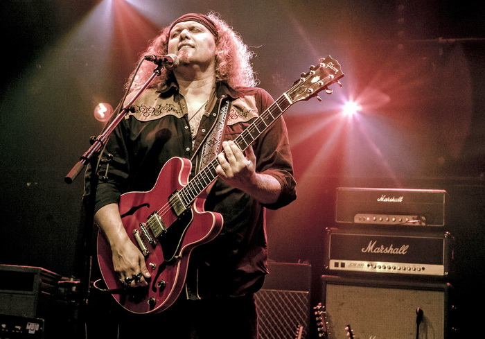 julian_sas_700x.jpg