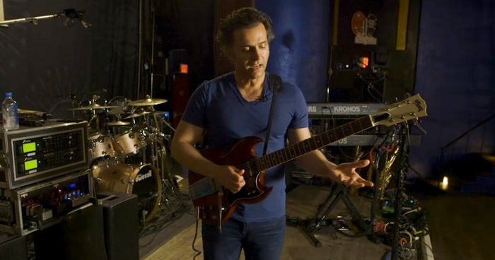 dweezil-zappa-700x.jpg