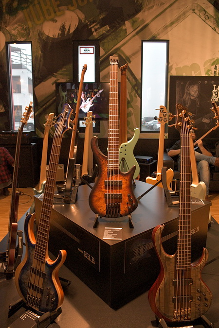 Ibanez basszusok 450x.jpg