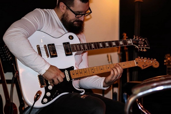 les-o-caster -700x.jpg