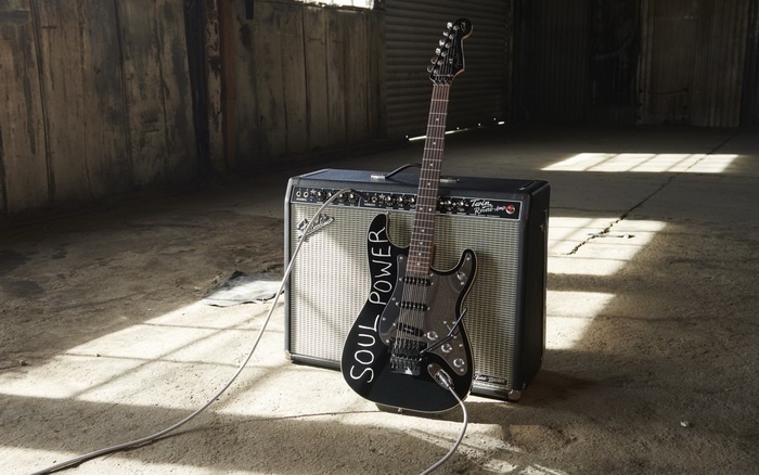 TM Strat Ă&Scaron;s amp 700.jpg