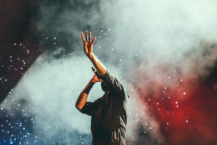 concert-700x.jpg