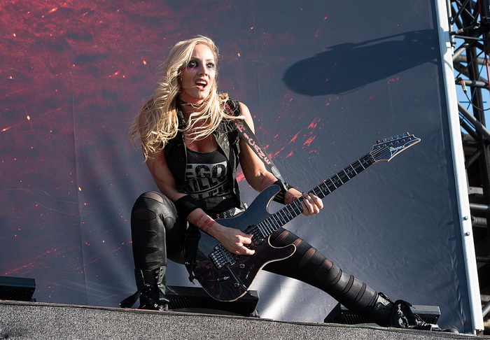 1269px-Nita_Strauss_-_Frank Schwichtenberg 700x.jpg
