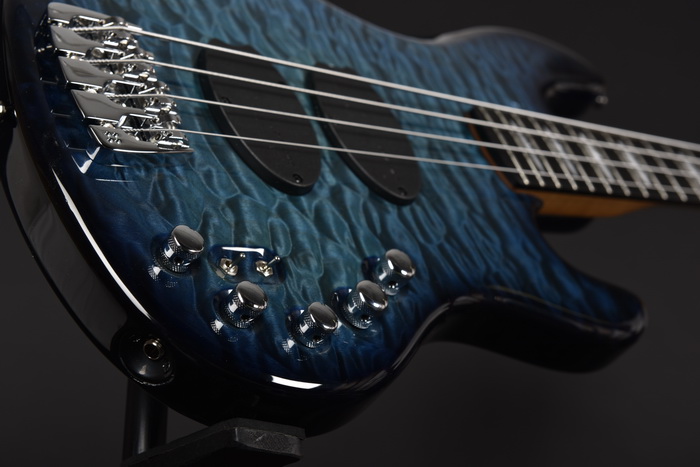 SANDBERG California Supreme detail controls 700x.jpg