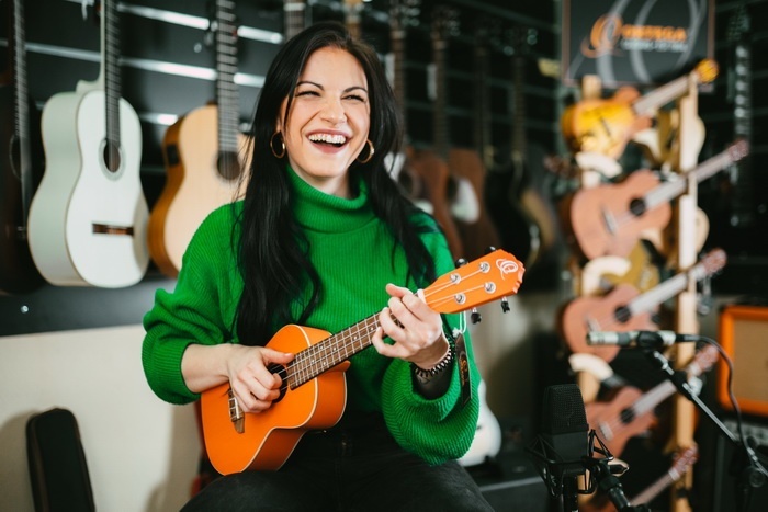 anna-ukulele-08370 700x.jpg