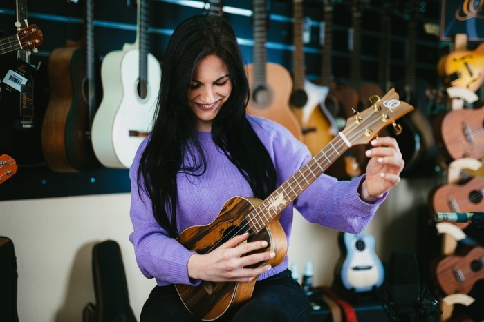 anna-ukulele-08451 700x.jpg
