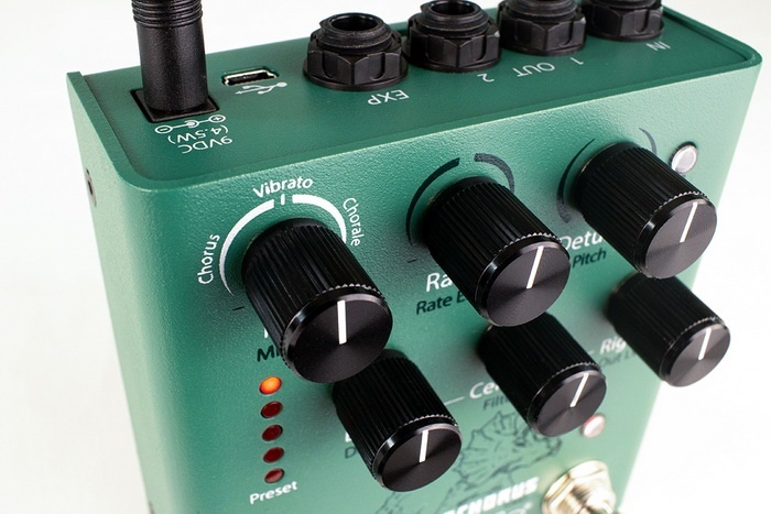 Tricera Knob closeup press 700x