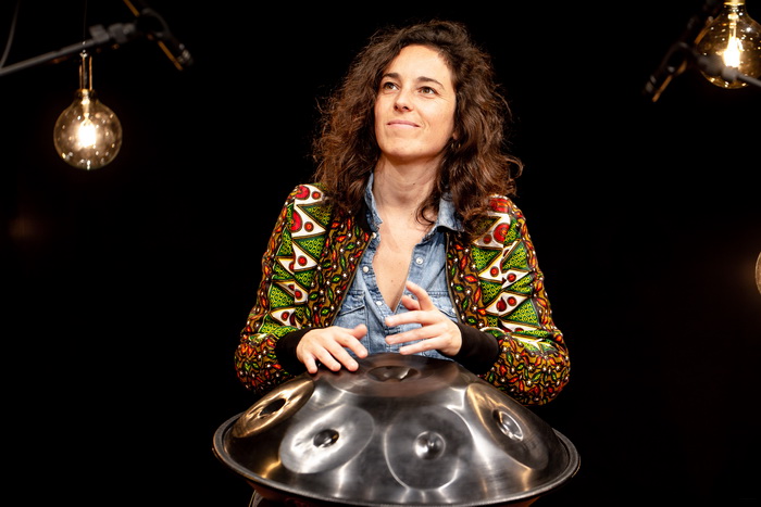 HD print lifestyle 06 handpan