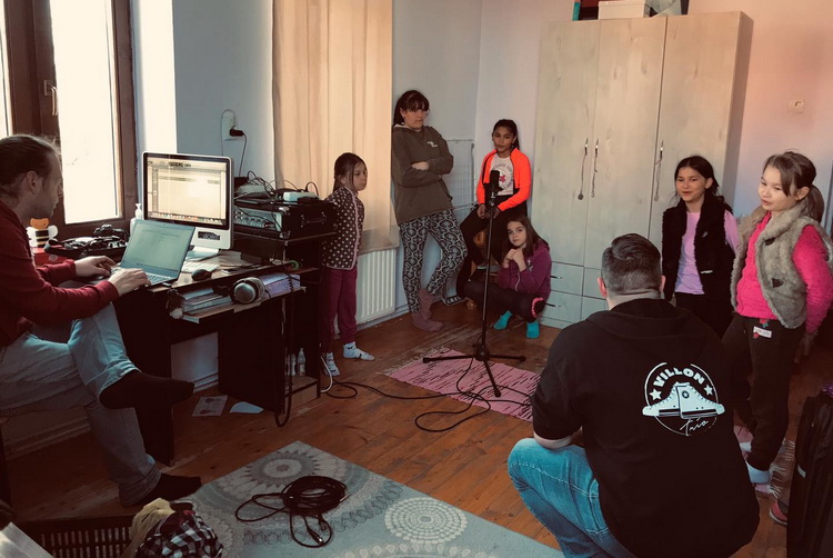 sajtokep studio 750x
