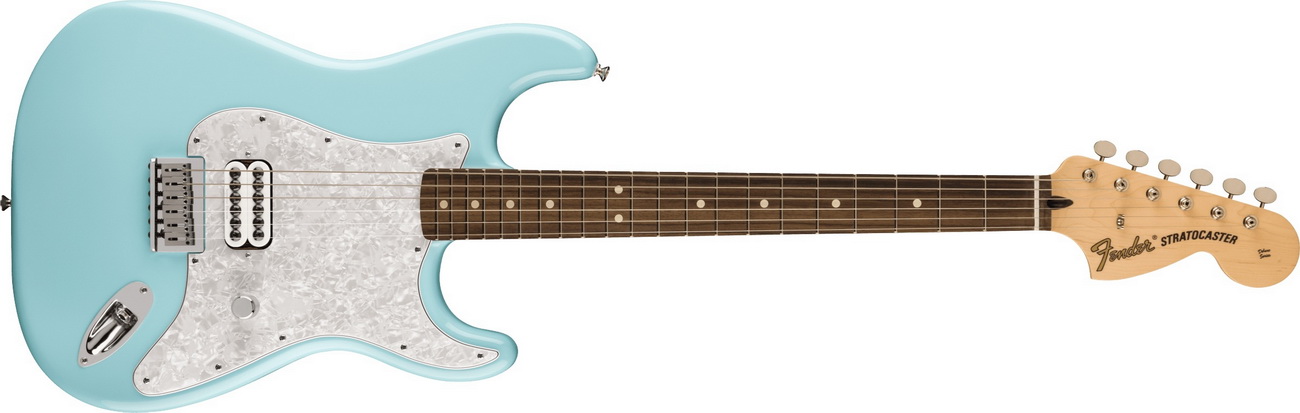 fender limited edition tom delonge stratocaster daphne blue front 1300x