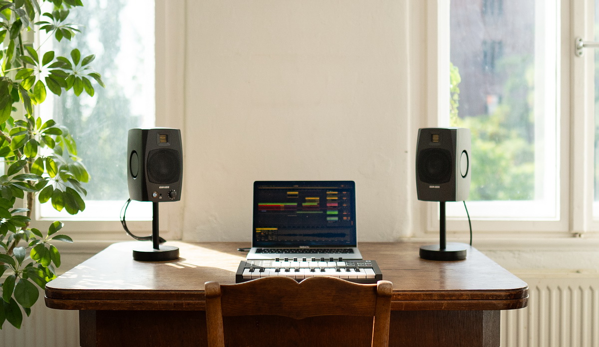 D3V Lifestyle Black Home 3 1200x