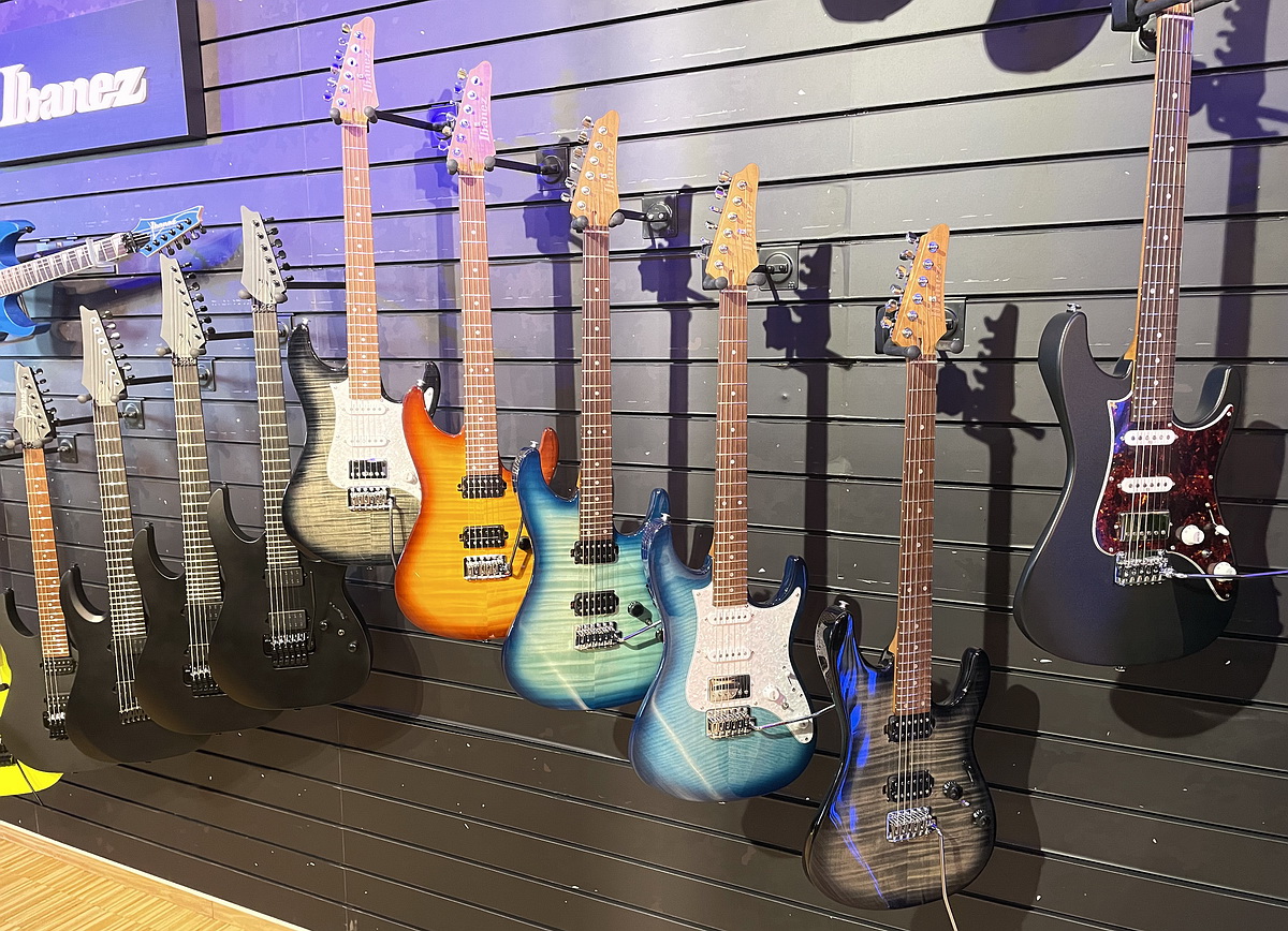 Ibanez AZ Standard 01 1200x