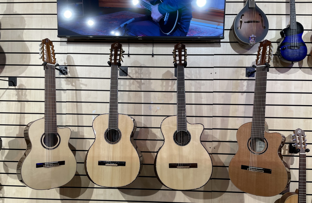 Ortega Performer series 8 string Grand Suite series 1200x
