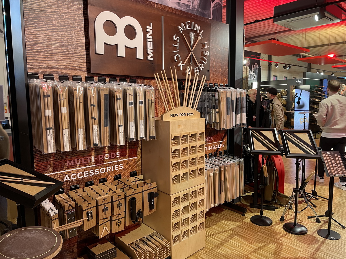 Stick and Brush Wall 1200